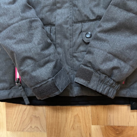 686 Girls Lily Waterproof Insulated Snow Jacket Charcoal Gray and Pink - Picture 15 of 16